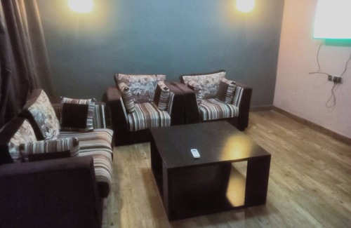 Owerri House | Luxury & Location: Golden Tulip Owerri. with WiFi, AC