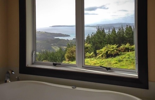 Whangateau Cabin | Luxury lodge accommodation with stunning views