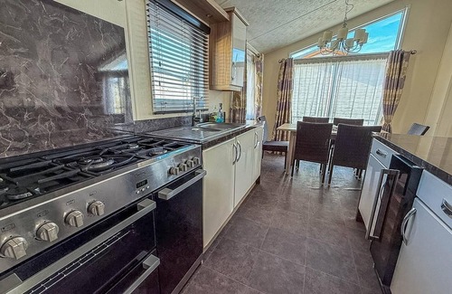 Felixstowe House | Luxury lodge at Suffolk Sands Holiday Park ref 45009MV