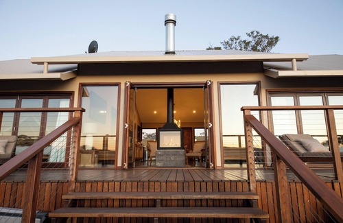 Capertee House | Luxury Lodge near Blue Mountains, Stunning, Spacious, mountain and river access