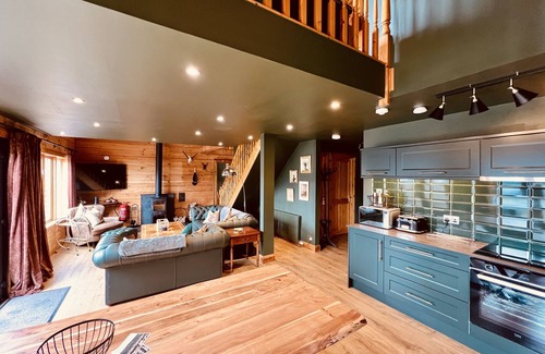 Foyers Ski Chalet | Luxury lodge with Sauna and Hot Tub