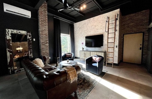 Tampa Heights Apartment | Luxury Loft - Downtown Tampa, Ybor, Armature