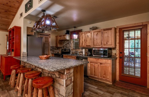 Holly Lake Ranch Cabin | Luxury Log Cabin in the Premier Resort-Holly Lake Ranch