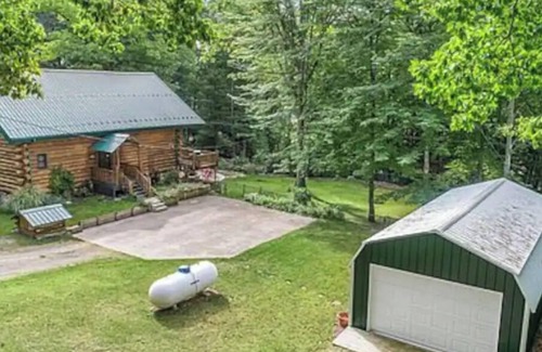 Fountain Cabin | Luxury log cabin w/access to Ford Lake! Sleep 14