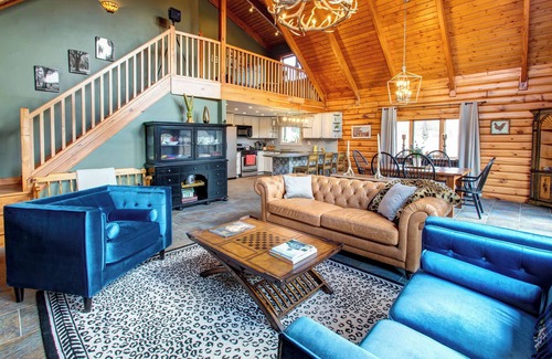 Roxbury House | Luxury Log With Spectacular Views, Fire Pit, Clawfoot Tub In The Master