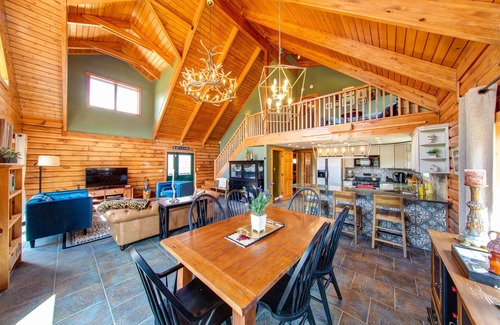 Roxbury House | Luxury Log With Spectacular Views, Fire Pit, Clawfoot Tub In The Master