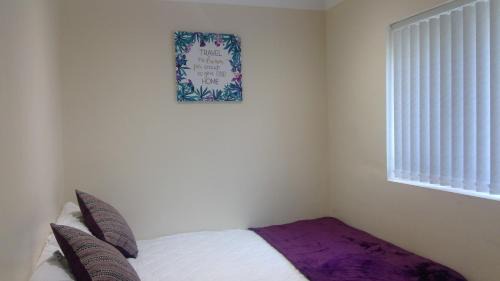 Ravensbury House | Luxury London Ensuite Double Room, Park free, Tram-Train!