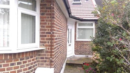 Ravensbury House | Luxury London Ensuite Double Room, Park free, Tram-Train!