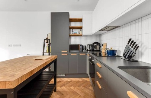 Waddon Apartment | Luxury London Flat