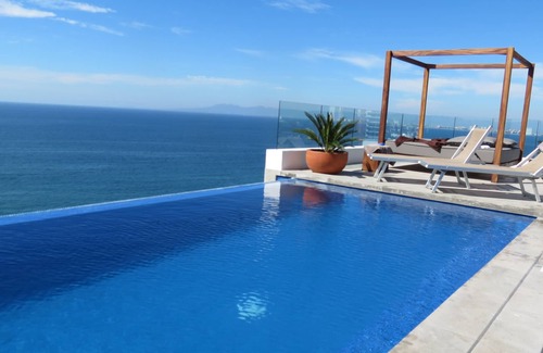 Amapas Apartment | Luxury Los Muertos Beach penthouse, infinity pool & Jacuzzi, central located
