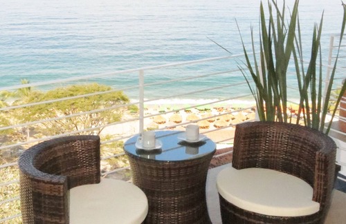 Amapas Apartment | Luxury Los Muertos Beach penthouse, infinity pool & Jacuzzi, central located