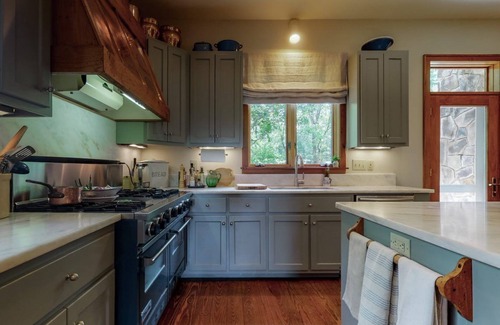 Highlands House | Luxury Manor with 6-acre plateau!