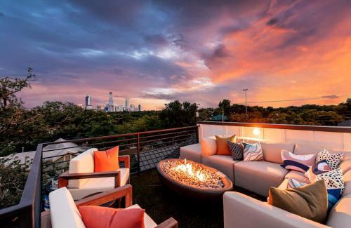 Clarksville House | Luxury Mansion Breathtaking Skyline & Pool