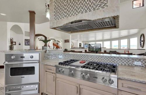 Parker Villa | Luxury Mansion Retreat Sleeps 20 Panoramic VIEWS