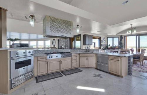 Parker Villa | Luxury Mansion Retreat Sleeps 20 Panoramic VIEWS