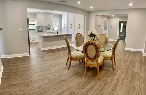 Northside House | Luxury Mansion w/Putting Green and Lavish Pool