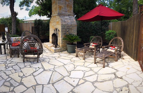 Fredericksburg Apartment | Luxury Marquee Suite- hot tub and outdoor fireplace,center of downtown!