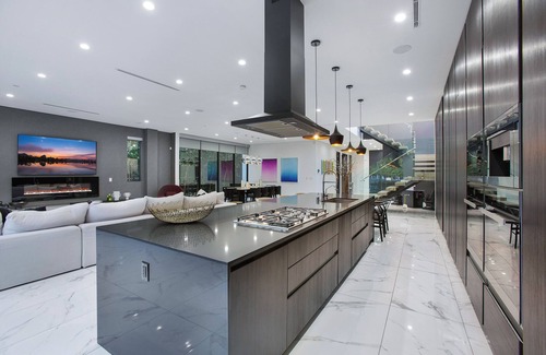 Melrose House | Luxury Mart Villa #M - Pool