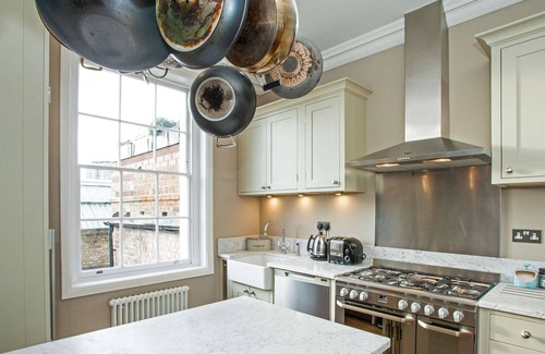 St. Johns Wood Apartment | Luxury Marylebone 2-Bed Duplex with Terrace