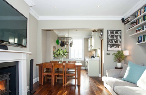 St. Johns Wood Apartment | Luxury Marylebone 2-Bed Duplex with Terrace