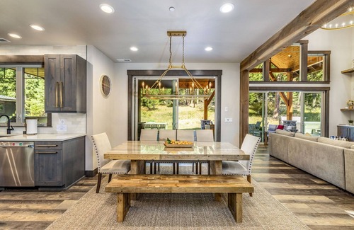 Cle Elum House | Luxury Meets Convenience-Suncadia Home -Upscale Kitchen+EV-Claim Hidden Value
