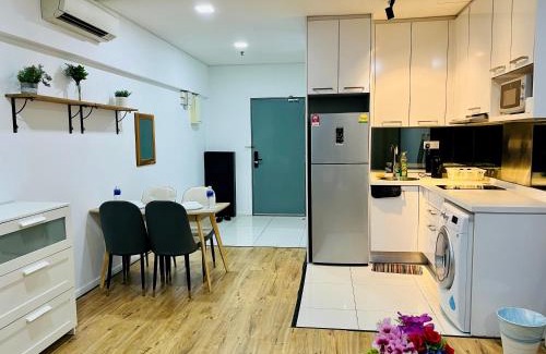Medan Tuanku Apartment | Luxury Mercu Summer Suites KLCC By JT