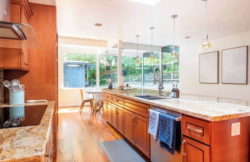 Redwood City Villa | Luxury Mid-Century Modern Home w/XL Deck