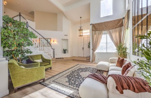 Green Valley House | Luxury Mid Term Rental Luxury 5BR with Pool