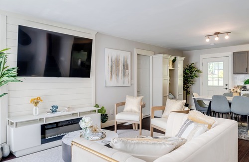 Parkdale House | Luxury Midterm Rental for Families, Medical and Corporate Professionals Cincy