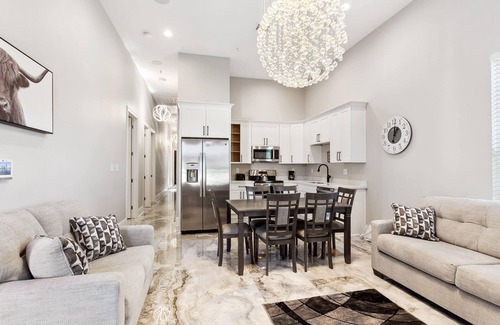 Tulane - Gravier House | Luxury Mini Mansion: Near French Quarter