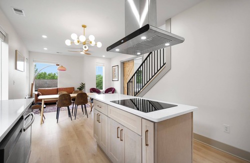 Nashville House | Luxury modern 3bd/3ba, sauna, EV charger, 15mi BNA 7mi Broadway 6mi Vandy