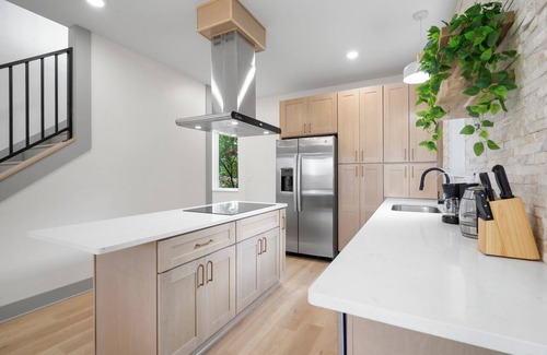 Nashville House | Luxury modern 3bd/3ba, sauna, EV charger, 15mi BNA 7mi Broadway 6mi Vandy