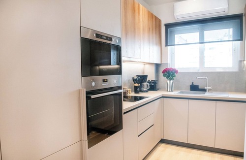 Neos Kosmos Apartment | Luxury Modern Apt near Acropolis and 350 mt from Metro Station
