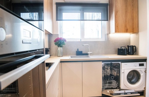 Neos Kosmos Apartment | Luxury Modern Apt near Acropolis and 350 mt from Metro Station