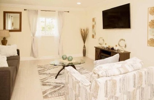 Coral Springs House | Luxury Modern Home - Coral Springs, Florida