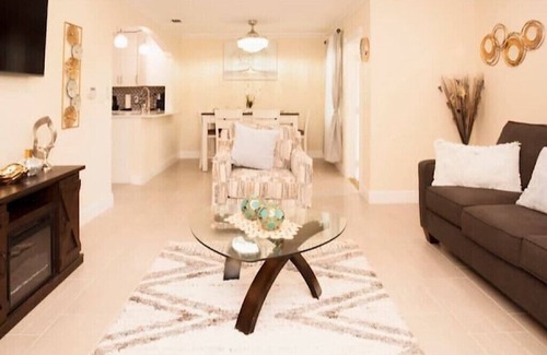 Coral Springs House | Luxury Modern Home - Coral Springs, Florida