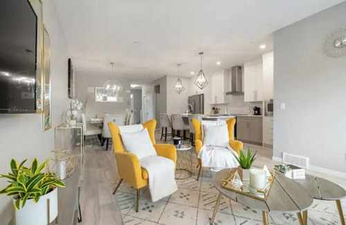 Calgary House | Luxury Modern Home - Livingstone