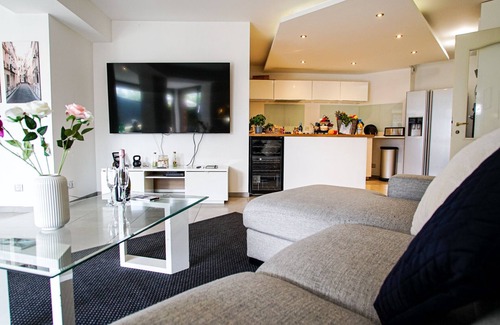 Cap d'Ail Apartment | Luxury Monaco 2BD Suite +1st Class Car incl. Free Grand Prix Event Ticket