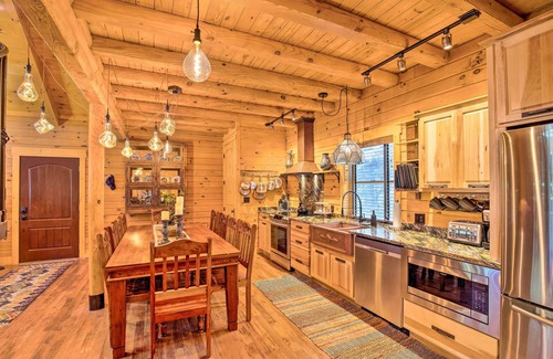 Summerhaven Cabin | Luxury Mountain Cabin w/Furnished Deck + Views!