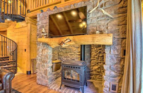Summerhaven House | Luxury Mountain Cabin with Furnished Deck and Views!