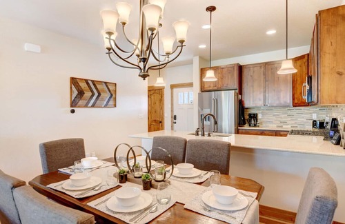 Rendezvous House | Luxury Mountain Chalet 123 I Private Hot Tub I Great Views I Best Price I Discounted Attractions