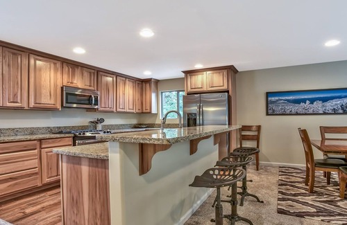 Upper Kingsbury House | LUXURY MOUNTAIN HOME -Ideal for families- RARE FIND- Sleeps 10