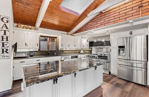 Golden Villa | Luxury Mountain View Entire First Floor
