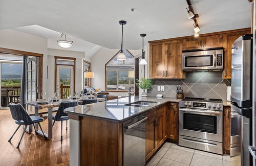 Canmore Condo | Luxury Mountain View Penthouse - Sleeps 8 | Resort Perks!