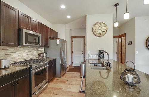Rendezvous House | Luxury Mountain Villa 106 I Private Hot Tub I Great Views I Best Price I Discounted Attractions