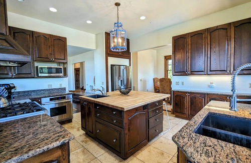 Ramona House | Luxury Nature Estate w/3 Homes, Salt Pool, Jacuzzi. Retreats, Intimate Weddings
