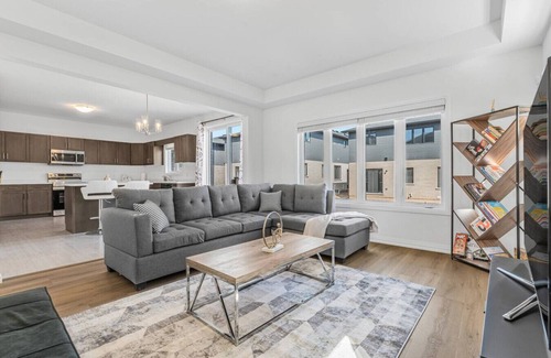 Fonthill House | Luxury New Home By Niagara Fall