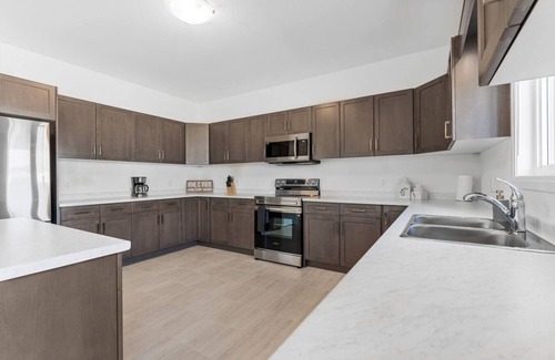 Fonthill House | Luxury New Home By Niagara Fall