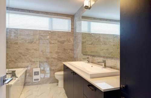 Mirabel Apartment | Luxury New Home - with Parking