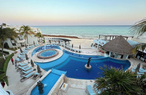 Playacar Beach Condo | Luxury oceanfront condo near charming Playa del Carmen with WiFi